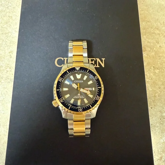 Citizen Gold and Black Watch Set Elegant Accessories - Picture 6 of 6